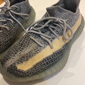 Yeezy Boost 350 V2